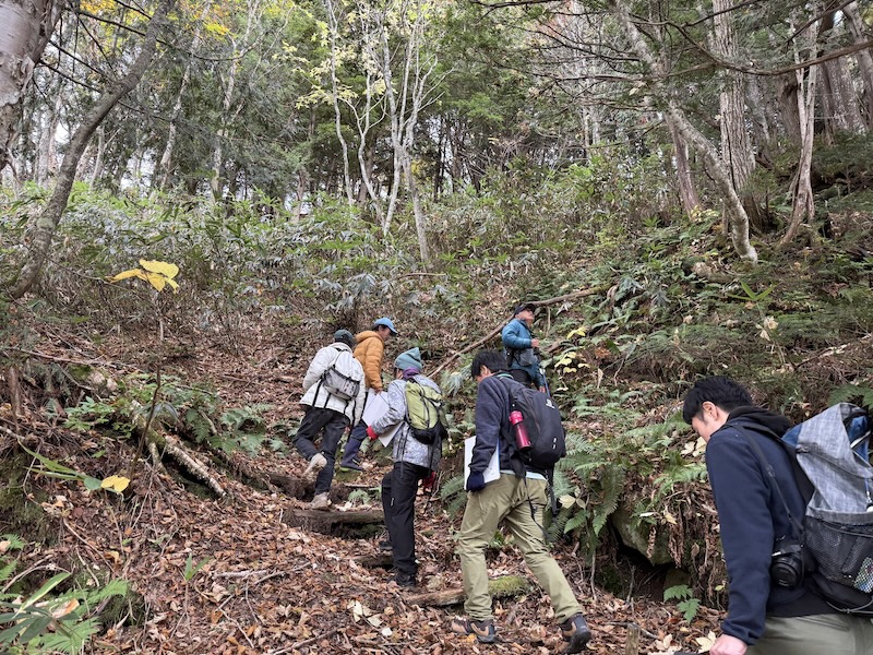 堀田さんに案内していただいて調査